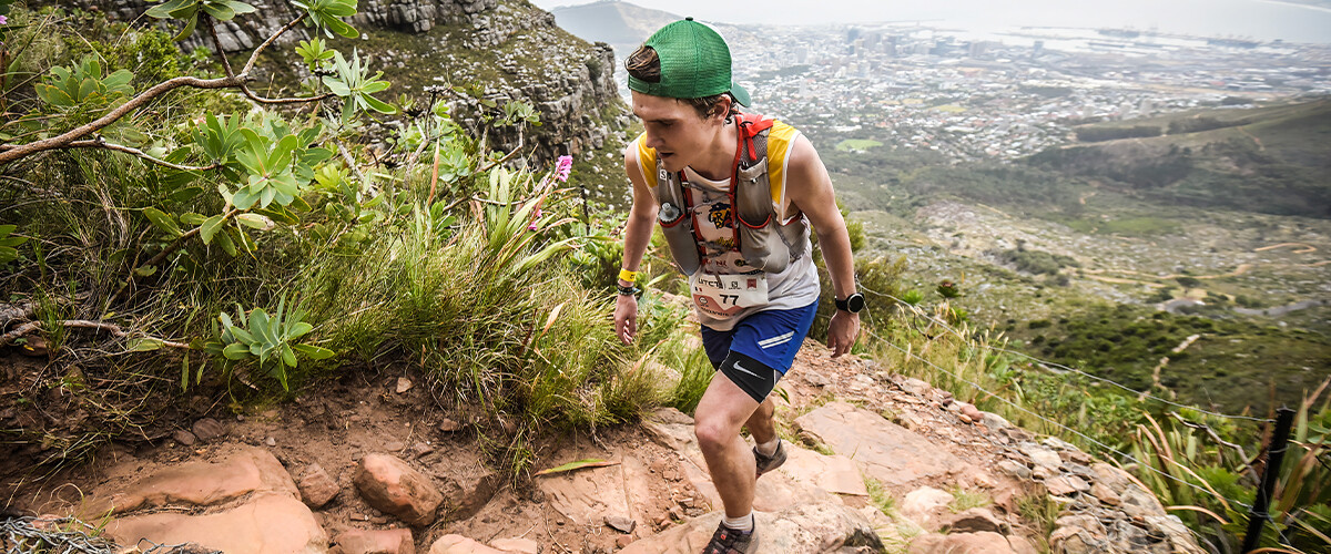 Interview : Casquette Verte, l'ovni de l'ultra-trail, champion des « gens normaux qui courent après le boulot »