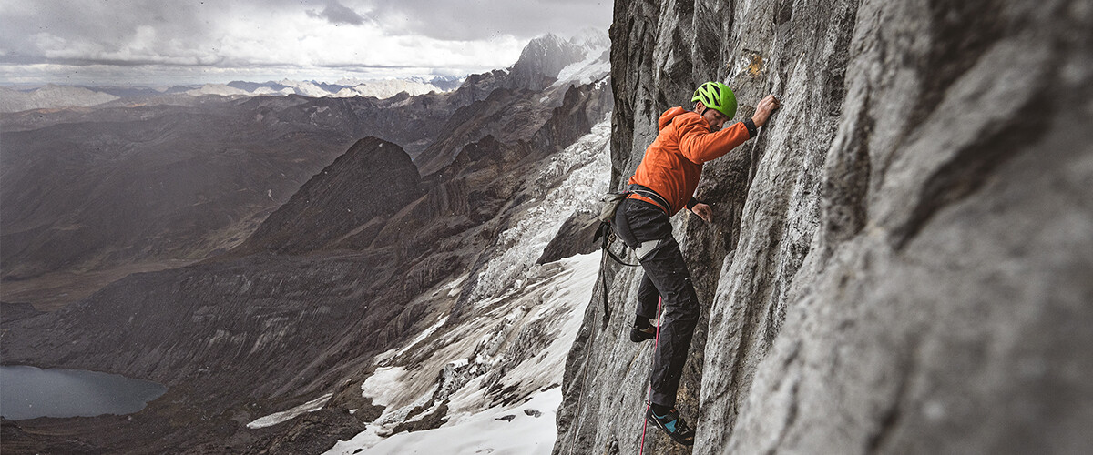 L’alpiniste Josh Wharton s’attaque au sommet légendaire du Pérou : Le Jirishanca (6094 m)