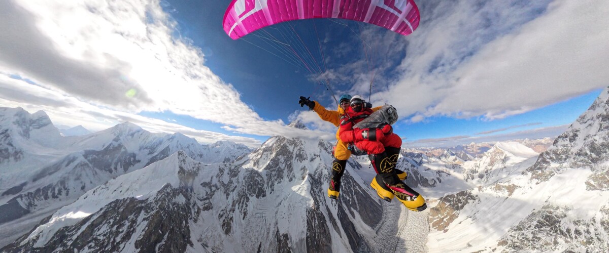 K2 sans oxygène & vol en parapente biplace : le défi historique et passionné de Liv Sansoz et Zeb Roche