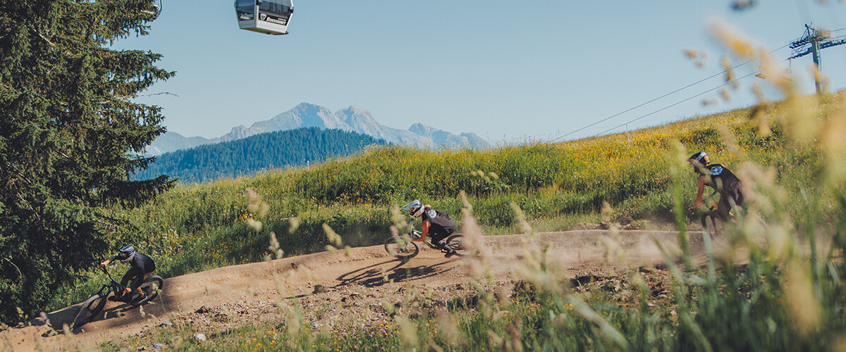 VTT, Via Ferrata, luge et baignade : quatre façons de faire monter l'adrénaline à La Clusaz.