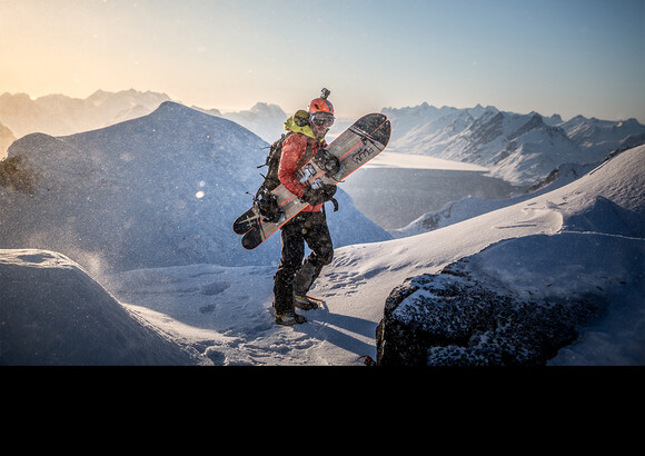 Marion Haerty, ambassadrice Plum avec le splitboard