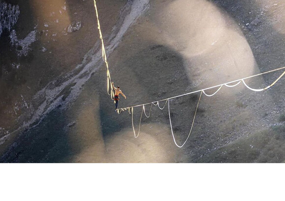 Antoine Mesnage, moment suspendu d’un kilomètre de highline