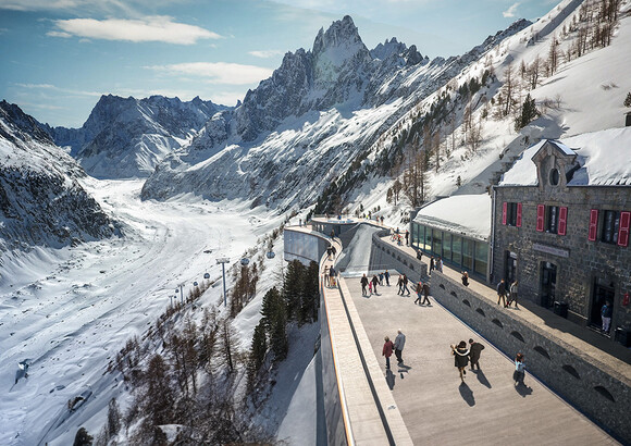 LE TÉLÉCABINE DE LA MER DE GLACE : PLONGEZ AU CŒUR DE LA HAUTE MONTAGNE