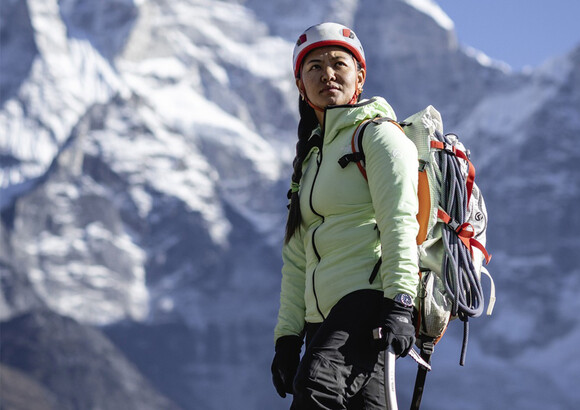 Dawa Yangzum Sherpa : L’alpiniste népalaise qui déplace des montagnes et nous rappelle que le mot “montagne” est féminin