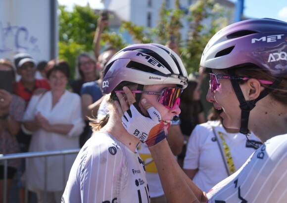 Reportage : Au cœur de l’étape entre Bourg-en-Bresse et Chambéry du Tour de France Femmes avec Zwift 2025