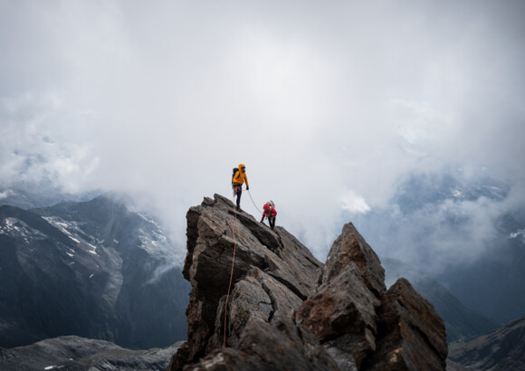 Entre crampons et record du Mont-Blanc : rencontre avec l'aventurière sans filtre Élise Poncet