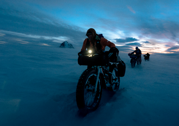 La traversée du Vatnajökull en fatbike : Un projet fou, né d’années d’explorations, de préparations minutieuses et d’un attachement sans limite pour ces paysages extrêmes.