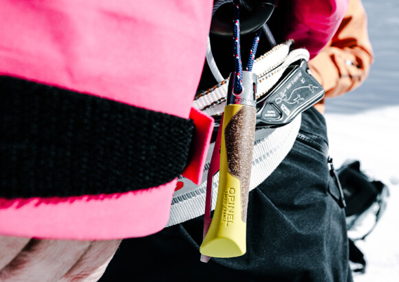 L’Opinel, un porte-bonheur au plus près de Matthias Giraud, Ski Base-Jumper