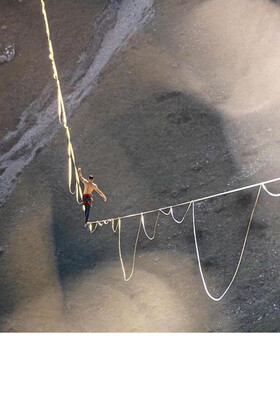 Antoine Mesnage, moment suspendu d’un kilomètre de highline