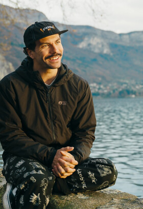 Aurélien Lardy, entre pente raide et expéditions en montagne, le partage au centre de l’expérience