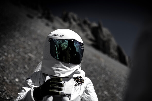Moontain Skiing