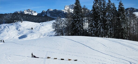 Les Brasses, Une destination de montagne et de traditions