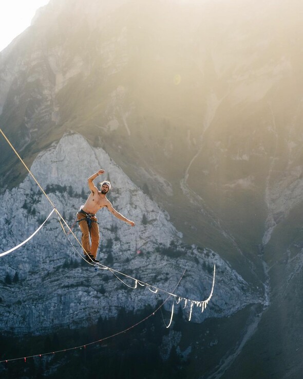 Antoine Mesnage, moment suspendu d’un kilomètre de highline