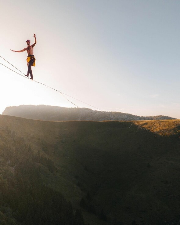 Antoine Mesnage, moment suspendu d’un kilomètre de highline