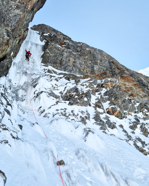 Ouverture magistrale au sommet népalais Hungchi (7 029m) par Charles Dubouloz et Symon Welfringer