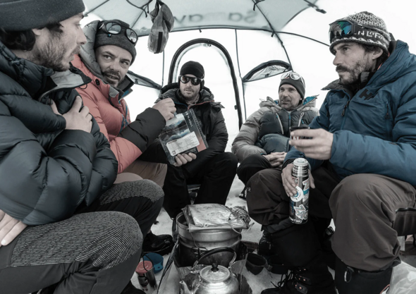 Le film “An Arctic Journey” nous emmène en voyage aux confins du Svalbard pour un snowtrip isolé