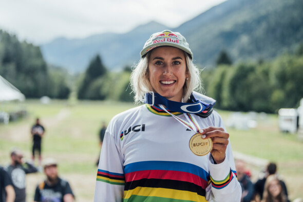 Rencontre avec la championne du VTT de descente Myriam Nicole