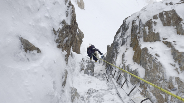 K2 sans oxygène & vol en parapente biplace : le défi historique et passionné de Liv Sansoz et Zeb Roche