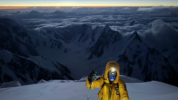 K2 sans oxygène & vol en parapente biplace : le défi historique et passionné de Liv Sansoz et Zeb Roche
