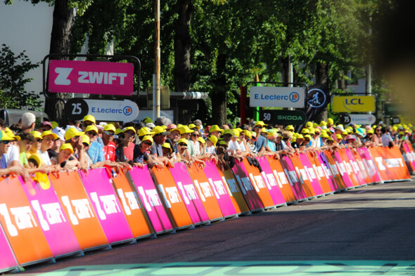 Reportage : Au cœur de l’étape entre Bourg-en-Bresse et Chambéry du Tour de France Femmes avec Zwift 2025