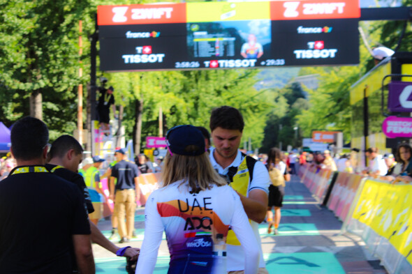 Reportage : Au cœur de l’étape entre Bourg-en-Bresse et Chambéry du Tour de France Femmes avec Zwift 2025