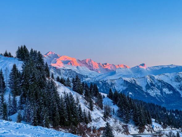 La Vallée du Haut-Giffre, Nage en eau glacé et escalade sur glace au royaume de l’eau