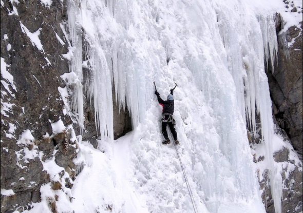 La Vallée du Haut-Giffre, Nage en eau glacé et escalade sur glace au royaume de l’eau