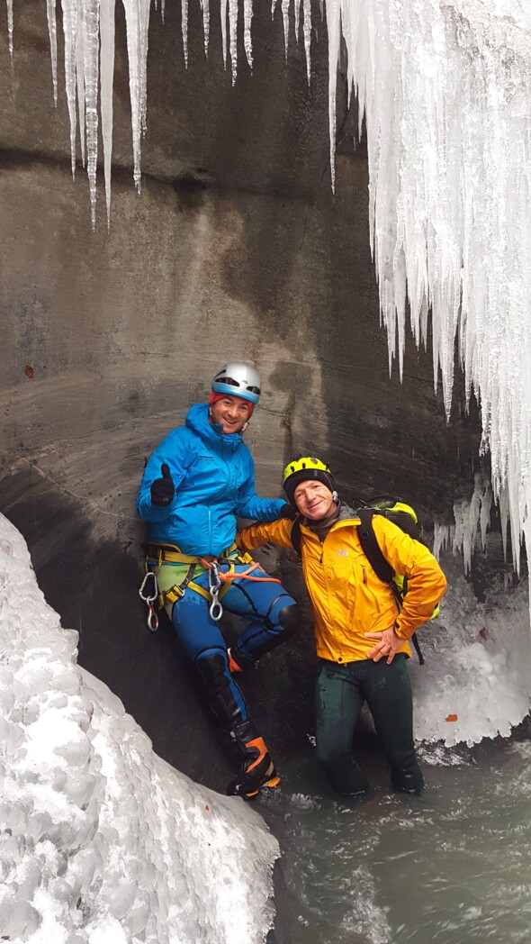 La Vallée du Haut-Giffre, Nage en eau glacé et escalade sur glace au royaume de l’eau