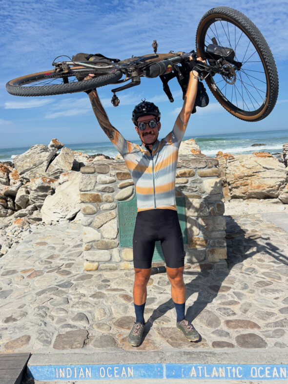 Le record de la traversée de l’Afrique à vélo par Adrien Liechti