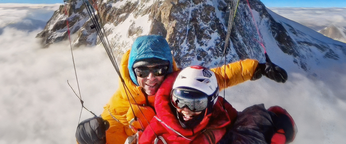 K2 sans oxygène & vol en parapente biplace : le défi historique et passionné de Liv Sansoz et Zeb Roche