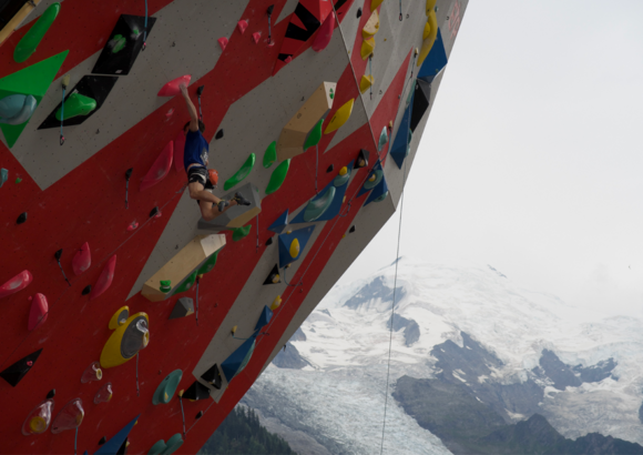 Championnats du monde d’escalade à Chamonix : entre finales historiques et hébergement premium à la AO House